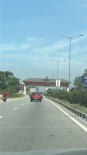 Haste haste kat jaye raste… zindagi yuhi chalti rahe 💫”#happylife#smilealway#viralshort