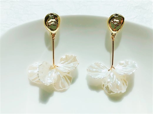 Shell Flower Earrings/white & Gold Petal Statement Jewelry/long Elegant Dangle Earrings/clip on Flower Earrings/ Gift for Her/acrylic Petal - Etsy