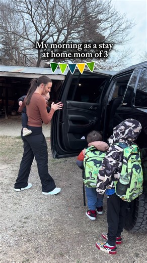 Tips for Busy Moms: Maintaining a Clean Car and Happy Kids