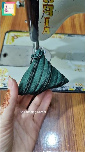 Fast and simple method to sew a cute coin zipper purse. Beginner friendly 🧵👛#CoinPurse #ZipperPurse