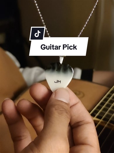 Customized Guitar Picks for Every Musician