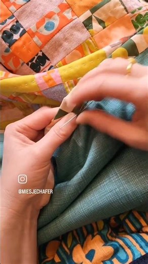 Hand binding the Criss Cross Quilt #patchwork