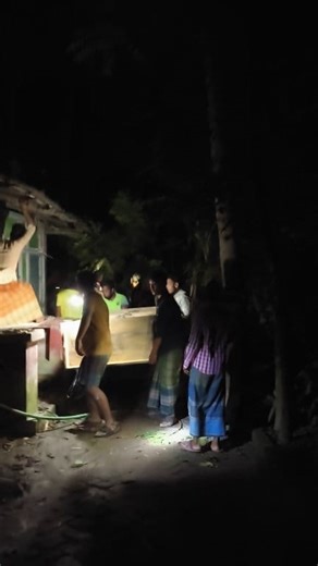 Houses are disappearing into the river. Everyone is getting ready to demolish their houses at night. 😰😰 | Abdullah Hasan Naim - Craftsmen