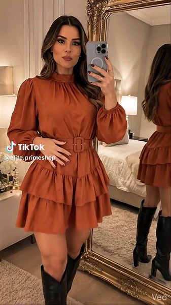 🤎 Vestido Boho Chic Feminino Manga Longa 🤎 Elegância, estilo e conforto em um único look! ✨ Esse vestido é perfeito para quem ama um visual sofisticado e moderno. Com mangas longas bufantes, cintura marcada com cinto e saia em camadas, ele valoriza o corpo e deixa o look super estiloso. 🔥 ✔️ Tecido leve e confortável ✔️ Modelagem soltinha com ótimo caimento ✔️ Acompanha cinto ✔️ Ideal para outono e inverno ✔️ Combina com bota, salto e acessórios country chic Perfeito para festas, jantar, rode