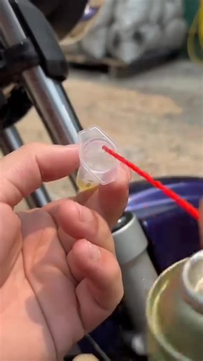 The Lubrication Secret Mechanics Never Tell You The right method to make your suspension truly smooth. #USA #MotorcycleHack #ShockAbsorberFix | Do It YourSelf