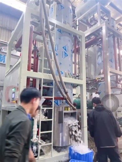 Cici Peng -hielo & glacons & IQF on Instagram: "30 tons tube ice machine testing in factory today for Mexico 🇲🇽 client 🤗🤗 WhatsApp: +8615815899596 E-mail: cici@icemakerchina.com #cbfi #hielo #ice #tubeice #icemachine"