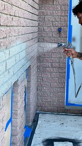 Nos services de peinture extérieure vous permettent de bénéficier d’un fini d’usine durable, sans avoir à procéder au remplacement de vos revêtements, gouttières, cadrages et portes. | InnovaSpray - Estrie