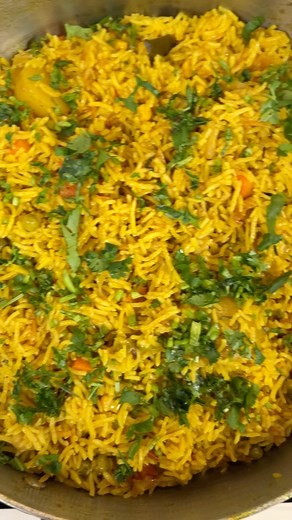 Imran Ali | Thinking I should start a one pot rice dishes series, what’s your thoughts? Let me know in comments, recipe below. Ingredients: - 1.5... | Instagram