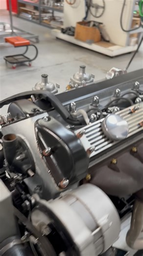 Back from an incredible week in Scottsdale and right back to what we love most: the restoration work! Today, a big milestone in our 1970 Jaguar E-Type Roadster project: its freshly rebuilt engine is now up and running on our test station! Installation is coming soon, stay tuned for updates! #JaguarEType #JaguarETypeRoadster #Jaguar #JaguarCars #ClassicJaguar #EType #JaguarRestoration #EngineRebuild #TestStand #EngineRun #RestorationShop #ClassicCarRestoration #VintageJaguar #BritishSportsCar #Cl