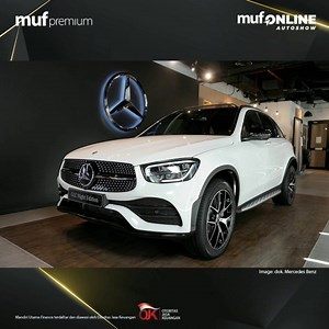 Sobat MOAS Indonesia, Mercedes-Benz memperkenalkan keluarga baru dari model GLC yakni varian GLC 200 AMG Line Night Edition. Hadir dengan eksterior AMG Line dan Night Package baru termasuk apron depan, apron belakang dan side skirt dalam warna hitam mengkilap, kaca spion dalam warna hitam mengkilap, underguard depan dan belakang dalam warna hitam, gril radiator dengan bintang. GLC Night Edition memiliki panoramic sliding sunroof, Ambient lighting dengan 64 warna, Burmester surround sound system,