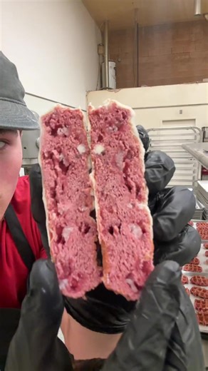 I am live dipping strawberry white chocolate waffles 🧇🍫 Join for live discounts and giveaways and grab a box before they sell out! #brugeswaffles