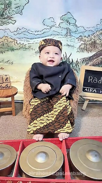 Aira House adalah Klinik Baby Spa Pertama dengan Konsep Instagramable dan pelopor free photoshoot. Treatment paket lengkap bersama Bidan dan Perawat Therapist Terlatih, Bersertifikat dan di handle langsung oleh Owner Bidan dengan Pijat Bayi Skala International. Aira House Palembang ( Baby n Mom Care ) WA📞 0896 4344 4546 Jl. Pajak Permai No.11 ( Depan Graha Trisila Km.11 Palembang ( Goggle Maps : Aira House Palembang ) #babyspapalembang #kidsspapalembang #bidan #perawat #airahousepalembang