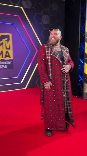 Lost alllll control for #MTVEMA performer & nominee, @Teddy Swims hitting the carpet 💫