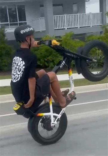 I look like a fkn egg😪 #fyp #wheelie #viral #makemefamous#videogame this is an ai generated video game TikTok @braxsheppard