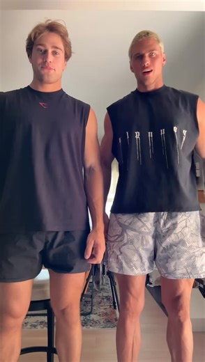 Fagan Twins on Instagram: "High quad insertions Vs Low insertions #fyp #legs #viral #inspire #gym"