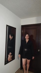 La retroflexión es un mecanismo de defensa que consiste en reprimir emociones, pensamientos y conductas, y dirigirlos hacia uno mismo. La retroflexión puede ser sana o malsana. 😚👌Retroflexión sana Regular la conducta de acuerdo a las exigencias de la situación Prestar atención a una actividad para aprender a desarrollarla Regular el esfuerzo y la hidratación durante una actividad física 🙈😳Retroflexión malsana Reprimir o inhibir o negar la tensión existente en el organismo Transformarse en sí