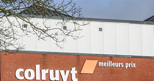 Colruyt quitte la France, des employés en pleurs : "On aimait notre enseigne, on disait qu'on avait du sang orange"