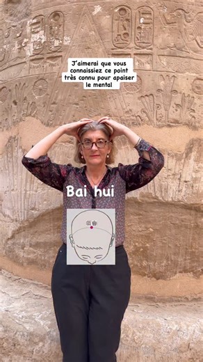 Valerie Journaud| Reflexologue & Sophrologue on Instagram: "🧠 Le point 20V ou Bai hui se situe au sommet de la tête entre les deux oreilles où l’on peut sentir une petite dépression. Il est sensible à la pression et correspond à l’emplacement de notre ancienne petite fontanelle. 👍 Je pratique depuis 15 ans le Qi gong et on tapote ce point 36 fois .un multiple de 3 en médecine chinoise. Le flux cyclique du Qi passe par chaque partie du corps 3 fois, donc 36 fois active les 12 méridiens (12 x 3