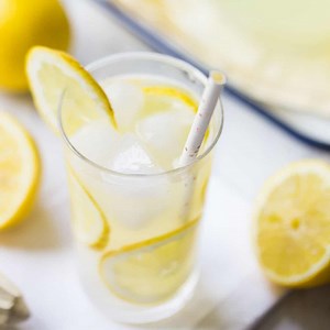 How to Make Lemonade: so easy & so refreshing! -Baking a Moment