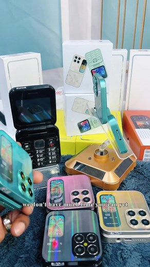 FUFFI - Mini folding clamshell cellphone with colorful lighting effect. 2G Network.2.4-inch screen. 1250 mAh battery. Dual SIM dual standby 2G network. Flashlight. Bluetooth FM radio. Supports TF card slot for capacity expansion.