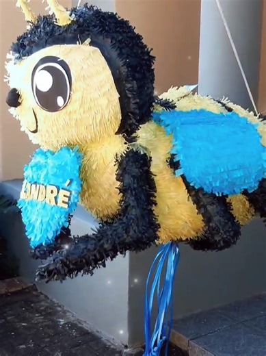 Bee Piñata #Bee #beepiñata #piñataabeja #abejaconcorazon