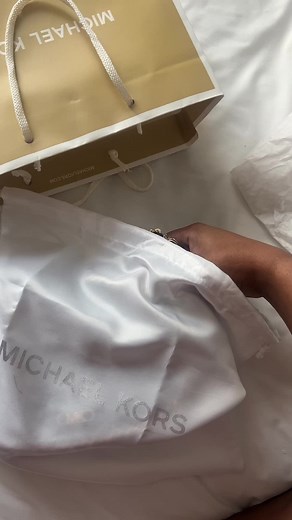 Unboxing Michael Kors Bag - Obsessed!