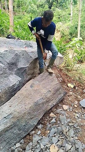 Rock Breaking Techniques in a Natural Setting