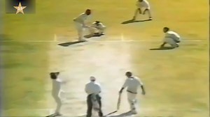 🎯 208 wickets in 48 Tests ☄️ 288 wickets in 169 ODIs at 21.78 🎩 Two ODI hat-tricks 💫 Pioneer of the 𝘥𝘰𝘰𝘴𝘳𝘢 🧢 Former 🇵🇰 head coach Happy birthday to spin bowling maestro Saqlain Mushtaq 🎂 | Pakistan Cricket Team