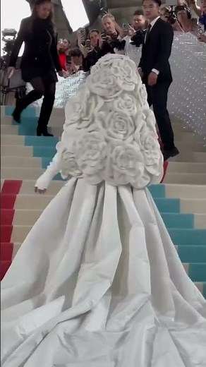 The Crowd Cheers for Rihanna at the Met Gala