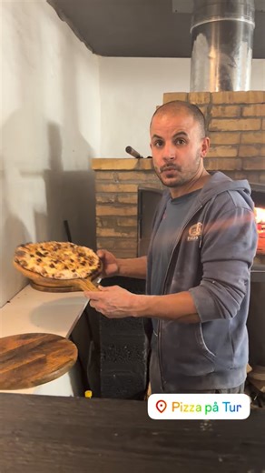 Stort tack till alla fina kunder som besökte pizzerian idag! Ert stöd betyder allt för oss. Vi är så tacksamma för var och en av er – varmt välkomna tillbaka snart igen! 🍕❤️ Imorgon vi öppet 16-19 🍕🔥 #falkenberg #halland #gårdsrestaurang #gårdspizza #pizzabuffe | Pizza på Tur