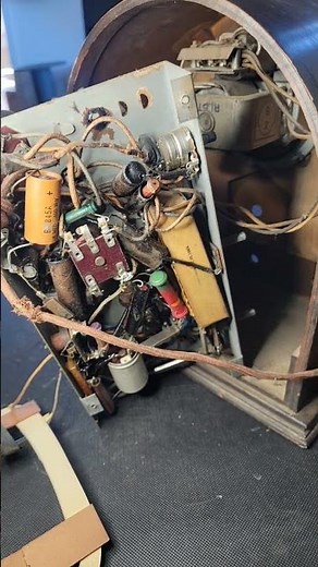1933 tube radio to Bluetooth conversion. #custom #diy #tubeamp #music #valveamp #electronics