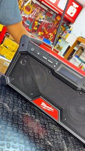 236K views · 2.4K reactions | ¿Querías combo papi?  El tío Milwaukee te trae tremendo combo super completo para tu chamba  y a tremendo precio . No te lo pierdas #milwaukee #milwaukeetools #combos #ultimageneracion #taladro #percutor #radio #linterna #reflector #atornillador #accesorios #tik_tok #viral_video #fyp | iTools Store | Facebook