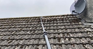Benz roof moss scrapers - the fastest & easiest way to remove moss from roofs (video)