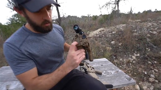 三枪对决 FN SCAR16S vs ACR And AR15