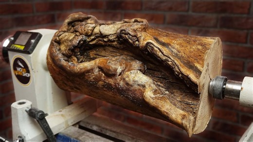 Watch how this plain bowl build gets a blue twist