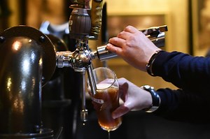 How to Spot a Well-Poured Pint, According to an Expert