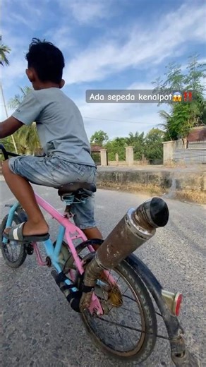 Ada sepeda kenalpot😱‼️#minivlog #bolang #petualagan #villagekidslife #survival #bermain