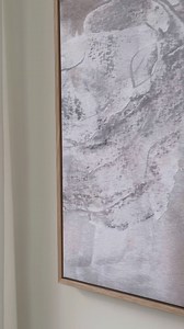 A nossa arte de tela decorativa é a escolha perfeita quando pretende uma peça de arte que se destaque! Descubra todos os estilos e tamanhos em desenio.com 📷: @emmamelins | Desenio