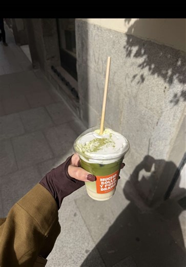 🧚🏼‍♂️Parece un cuento de hadas pero es un restaurante en Madrid 🌳inspirado en el bosque encantado: mini casitas, pueblos diminutos, criaturas mágicas y rincones que parecen sacados de un libro de fantasía… 🎤Y lo mejor: todas las noches a partir de las 21.15 una princesa canta en directo mientras cenas 📍C. de la Cava Baja 21 #madrid #PlanesMadrid #restaurantes #planesconniños #foodie