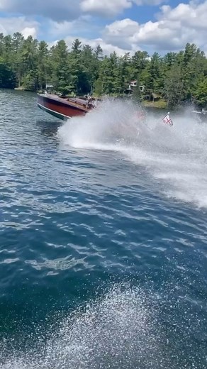 Runnin’ down a Dream chronicles the beauty of a Muskoka Gentleman Raver like Empty Pockets out for a run on the Muskoka lakes. #summerfun #boatride #boattrip #boat #boating #weekend #woodboat #woodenboat #woodenboats #chriscraft #donzi #oldboat #lakeboat #riverboat #powerboat #boatracing #vintageboat #antiqueboat #custommade | Kevlar Bike