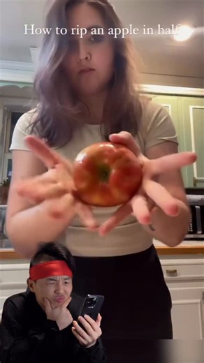 사과 쪼개는 방법 🥷🍎How to Split an Apple #applesplit #Splitting #사과쪼개기 #쪼개기 #ninjahyeong #lifehack #닌자형 🎭 This video was made for entertainment and creative purposes. ✅ We respect and follow Meta’s Community Guidelines. | 닌자형 ninjahyeong