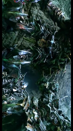 Optimus vs Grimlock Battle in Transformers: The Last Knight