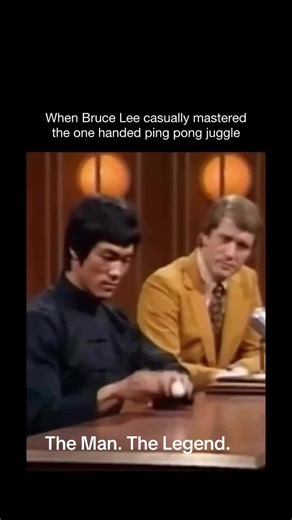 The One-Handed Ping Pong Feat Lee was filmed casually juggling a ping pong ball one-handed while seated during a 1971 Pierre Berton interview, using just his fingers or palm to keep it airborne with rhythmic precision. This wasn’t a formal “challenge” but a display of dexterity, witnessed by peers like Wing Chun master Wan Kam, symbolizing his mantra: “In Kung Fu, using only strength without control means nothing.” Similar clips show him controlling the ball with one leg, further proving his bod