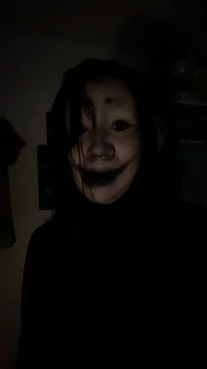 Unai will mimic the cries of the ones you love dearly. At times voices you partially recognize throwing you into an almost self induced spiral of confusion that you feed into on your own accord.. Whos’ cry is that? Does she have them? Will she go after them? Could it be ____? Or maybe ____? But how does she know them?… thus tugging at the threads of your sanity in more ways than one with an added set of hands to satiate her hunger. #uncannyvalley #originalcharacter #nightmarefuel #halloweenseaso