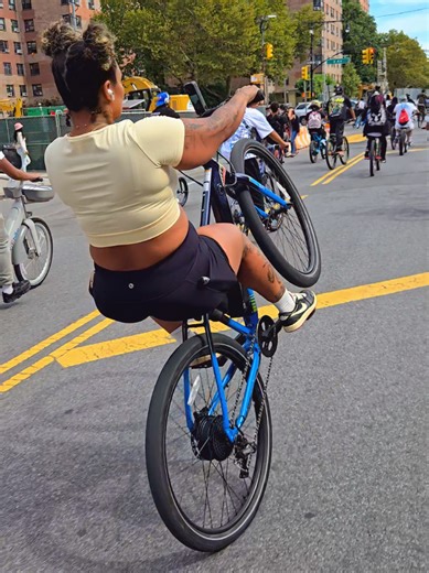 My 🔥 clip of @Curly outside in New York City Summer 2025. I can't wait to see everyone outside in 2026 from the BikeLife Family! Do not attempt as these are stunts performed by professionals! Follow me as I put everyone I record on here at @ mcguyfawkes , but also follow on my YouTube @ mcguyfawkes , Instagram @ mc_guy_fawkes , and Facebook @ mcguyfawkes where I post everyone too! My website is in my bio and has all my links for a quicker access to my socials #bikelife #bike #bikelover #fyp #fy