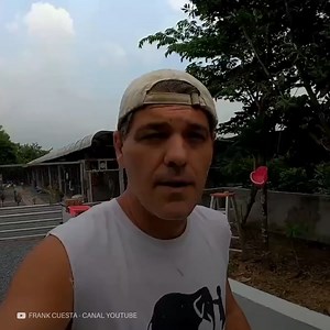 68K views · 235 reactions | Un python a été repéré en train de traîner près du refuge. S’il grimpait sur la clôture, les animaux du refuge seraient en danger. Donc, cet homme s’est jeté dans l’eau pour gérer la situation. | Social | Facebook