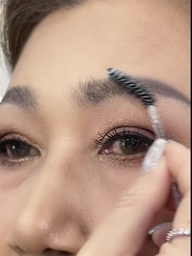 Makeup Application Tutorial: Eye and Eyebrow Techniques
