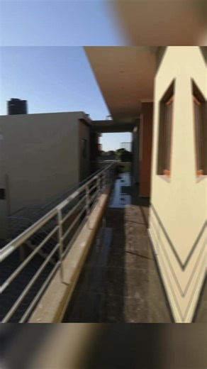 🏡 ARRENDA-SE APARTAMENTO TIPO 2 – 1º DE MAIO / KHONGOLOTE (MAPANDANE) 📍 Localização: Próximo à Paragem Barraca Esquina ✨ Detalhes do Imóvel: •Apartamentos em condomínio seguro e organizado •Tijoleira em toda a casa •Cozinha interna •WC interno •Estacionamento para mais de 2 viaturas •Água e energia independentes •💧 Não se paga água! 💰 Renda: 13.000 MT 🧾 Prestação de serviços: 300 MT 📞 87 222 3294 Condomínio super bem localizado e pronto para habitar! #moçambique🇲🇿 #maputomozambique🇲🇿 #