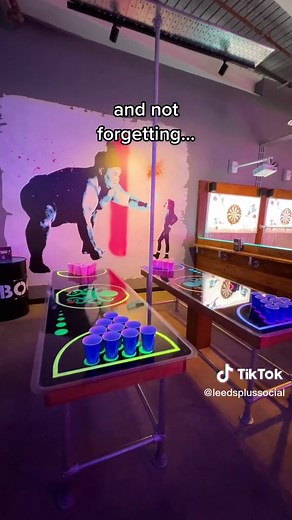 This place looks unreal! 🤩 One entire corner of Victoria Gate in Leeds is now Boom Battle Bar 🙌 Under neon lights, the city’s newest ‘experience bar’ is filled with interactive games, from axe throwing to augmented reality darts 🎯 ‘Crazier Golf’ is about the wackiest you’ll ever see this gaming classic 🤪 There’s a huge projector to watch the big games, plus bottomless brunch and Boom signature drinks to make a night of it 👌 Who you challenging to a game when you’re next out?! 👊 #leeds #boo