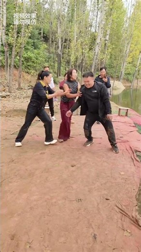 Did the two beautiful women finally get revenge! #Swinging on water #Watch once and laugh once